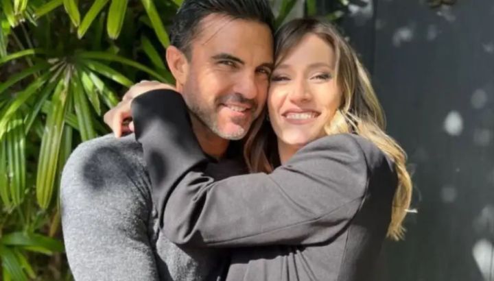 Entramos a la cocina de Mica Viciconte y Fabián Cubero: mármol con vetas, isla XL y madera para un estilo cálido y moderno
