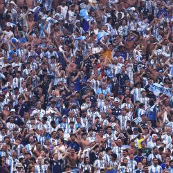 Aficionados argentinos reaccionan durante el partido de octavos de final de la Copa Mundial de la FIFA 2026 entre Argentina y Egipto en el Estadio de Atlanta, Georgia. | Foto:Buda Mendes/Getty Images/AFP