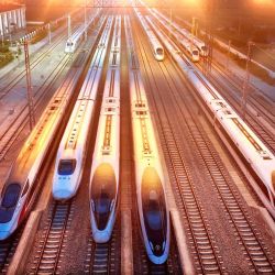 Imagen tomada con un dron de trenes de alta velocidad estacionados en un patio de almacenamiento, en Lianyungang, en la provincia de Jiangsu, en el este de China. | Foto:Xinhua/Wang Chun