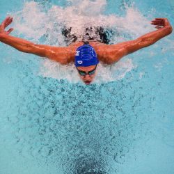 La francesa Lilou Ressencourt compite en la final de los 200 metros mariposa durante el campeonato nacional de natación de Francia en Saint-Étienne, en el centro de Francia. | Foto:OLIVIER CHASSIGNOLE / AFP