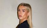 El look sporty luxe viajero de Kelci Rose Bowers, la pareja de Marcos Senesi: la camiseta argentina en pleno vuelo