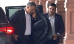 Denuncian a Adorni por usar custodia y auto oficial aun después de haber renunciado