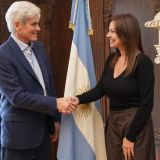 Ministra de Capital Humano, Sra. Sandra Pettovello y Gian Carlo Aubry, CEO de Nestlé para Argentina, Uruguay y Paraguay