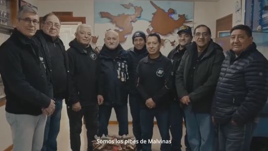 La Selección Argentina donó una camiseta firmada para los "pibes de Malvinas" del Museo de Río Grande