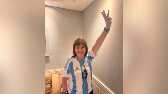 Patricia Bullrich reafirmó su cábala por el 3-2 de Argentina ante Egipto y volvió a publicar la foto que repite en cada victoria