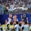 Fotogaleria Lionel Messi celebra con sus compañeros tras la victoria por 3-2 en el partido de octavos de final de la Copa Mundial de la FIFA 2026 entre Argentina y Egipto, disputado en el Estadio de Atlanta, Georgia