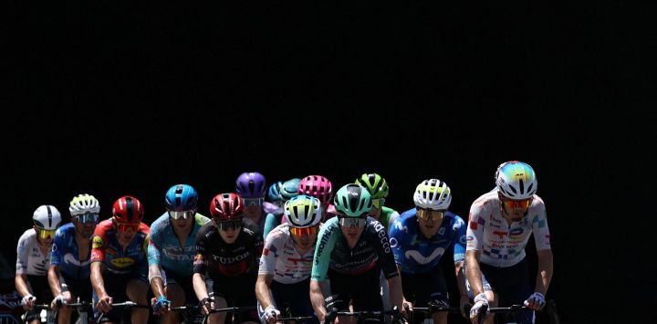 El ciclista francés Joris Delbove, del equipo TotalEnergies, lidera una escapada durante la tercera etapa de la 113.ª edición del Tour de Francia, un recorrido de 195,9 km entre Granollers (España) y Les Angles (sur de Francia).