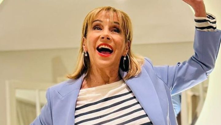 Marcela Tinayre y su look más canchero para alentar a la selección: camiseta, bikers y accesorio trendy