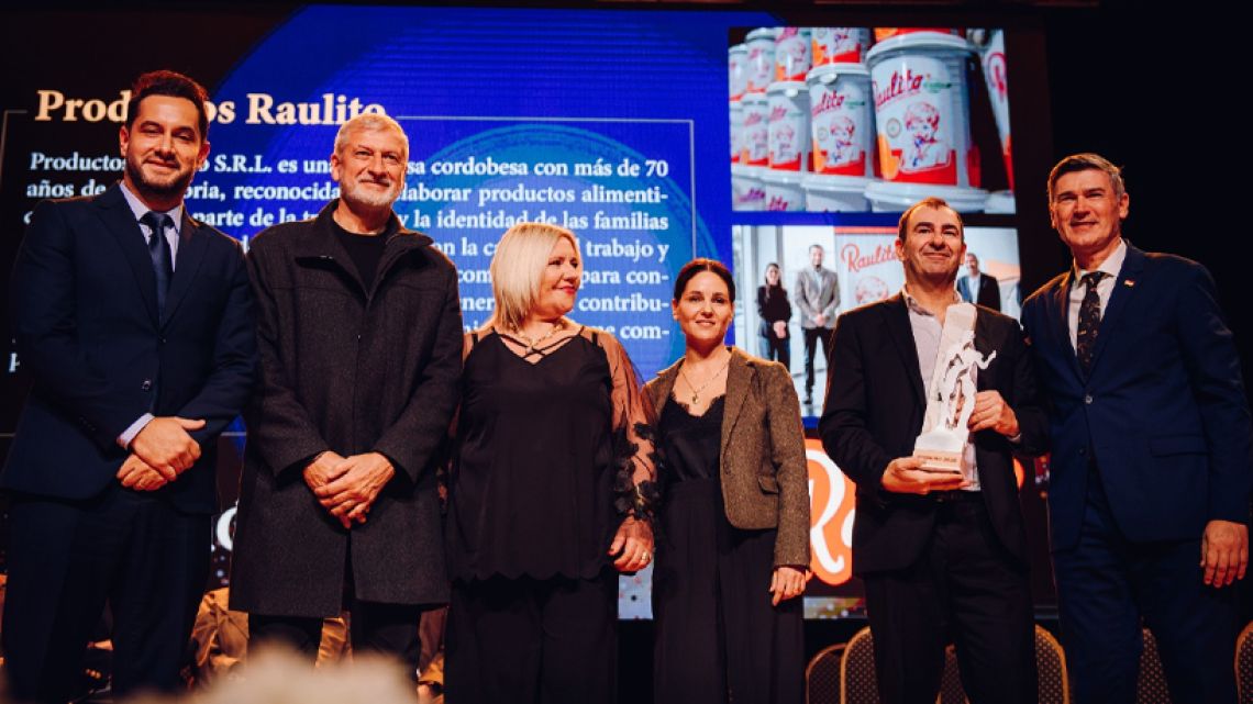 Raulito recibió el Premio Jerónimo y fue reconocido por su aporte a la ciudad de Córdoba