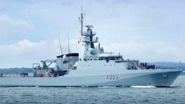 Polémica por el paso de un buque de guerra británico por aguas territoriales argentinas tras zarpar de Malvinas