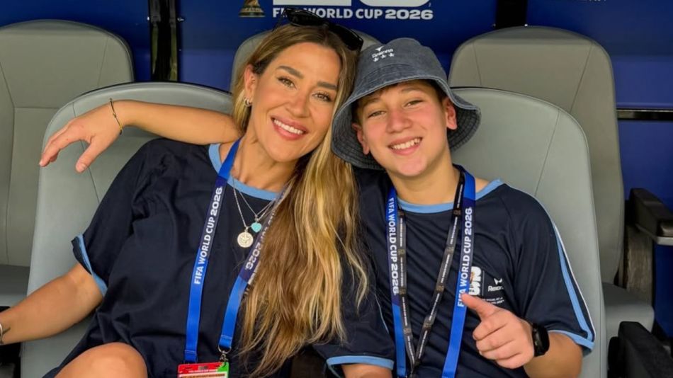 Jimena Barón junto a su hijo Momo