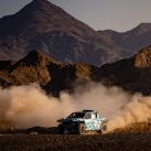Cómo es la Toyota Hilux eléctrica que competirá en el Dakar 2027  