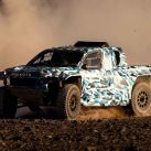 Cómo es la Toyota Hilux eléctrica que competirá en el Dakar 2027  