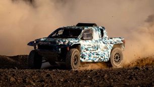 Cómo es la Toyota Hilux eléctrica que competirá en el Dakar 2027  