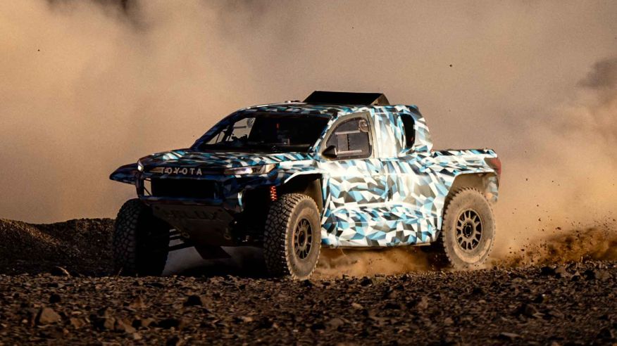 Cómo es la Toyota Hilux eléctrica que competirá en el Dakar 2027  