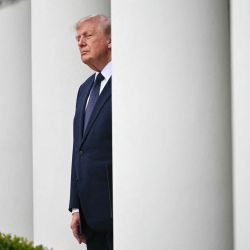 El presidente estadounidense Donald Trump llega a un evento del Rose Garden Club en el Jardín de las Rosas de la Casa Blanca en Washington, D.C.. | Foto:Mandel Ngan / AFP