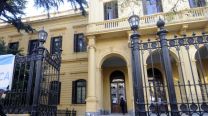 Denuncian que comercializaron imágenes de alumnas alteradas con IA en el colegio Mariano Acosta