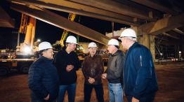 Completaron la estructura principal del altonivel de avenida Vélez Sarsfield: colocaron la última viga de la obra