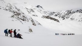 Netflix estrenará "Más allá de la sociedad", la serie documental de J.A. Bayona que vuelve sobre la tragedia de los Andes