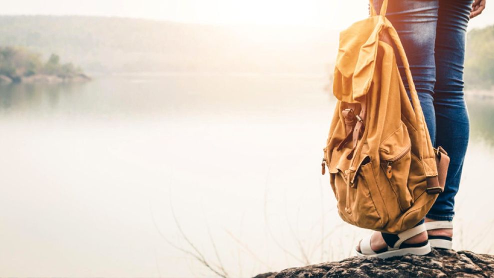 Saber soltar, la historia de la mochila y el río