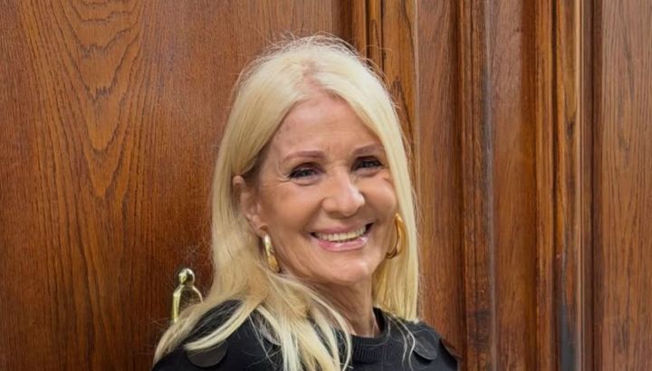 El look effortless de Evelyn Scheidl para festejar su cumpleaños, ideal para las mujeres +65