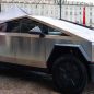 Milei sueña con un Cybertruck, pero gracias a él los argentinos compran cada vez más autos chinos