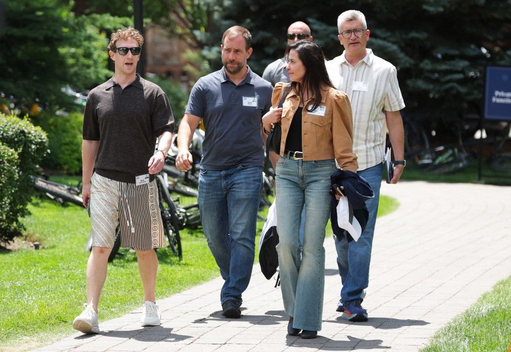 Sun Valley 2026. El equipo de Meta (de izq. a der.) Mark Zuckerberg, Javier Olivan, David Wehner, y ella es funcionaria de seguridad de Trump, Dina Powell McCormick.