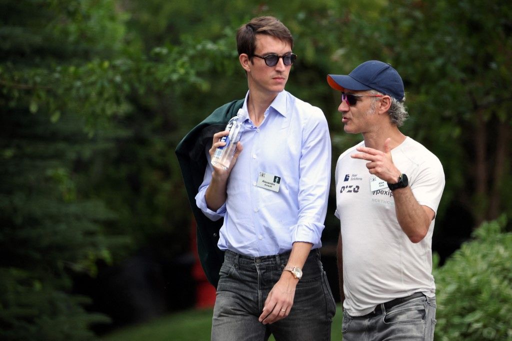Sun Valley 2026 (de izq. a der.) Alexandre Arnault, el mác techie de los hijos del millonario François Arnault, y Alex Karp, CEO de Palantir.