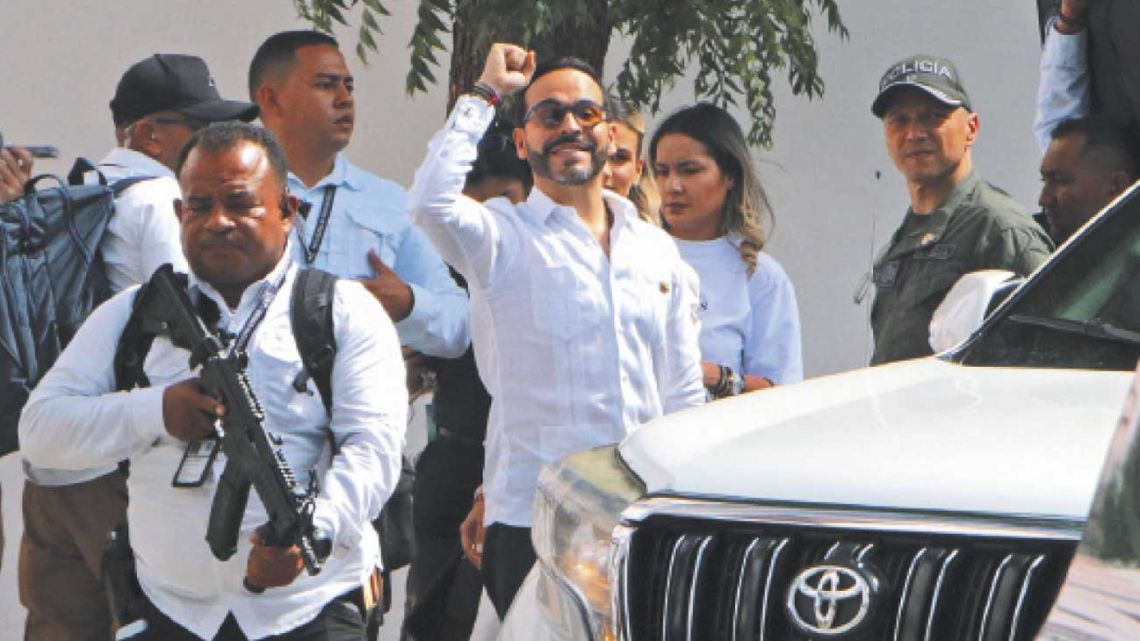 Abelardo De la Espriella quiere asumir la Presidencia de Colombia en un cuartel militar