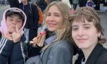 Helena Ortega, la nieta de Palito Ortega, mostró el living de su casa: cocina incorporada, escalera de vidrio y pisos de madera