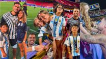 Los jugadores de la Selección Argentina junto a sus hijos
