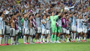 Los jugadores de Argentina celebran la victoria por 3-1 sobre Suiza durante el partido de cuartos de final del Mundial de fútbol de 2026 entre Argentina y Suiza