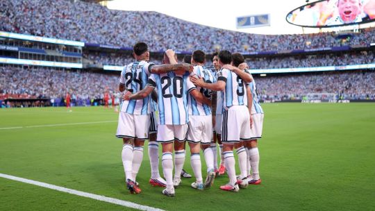 La reacción de los medios ingleses tras el pase de Argentina a las semifinales del Mundial 2026: "Debemos destronar a Messi"