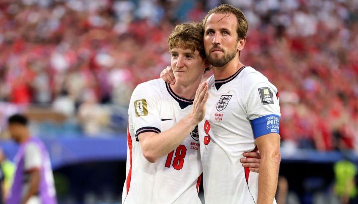 Anthony Gordon y Harry Kane
