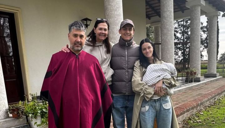 Paulo Dybala compartió un emotivo posteo familiar desde Argentina: "Mi tierra"