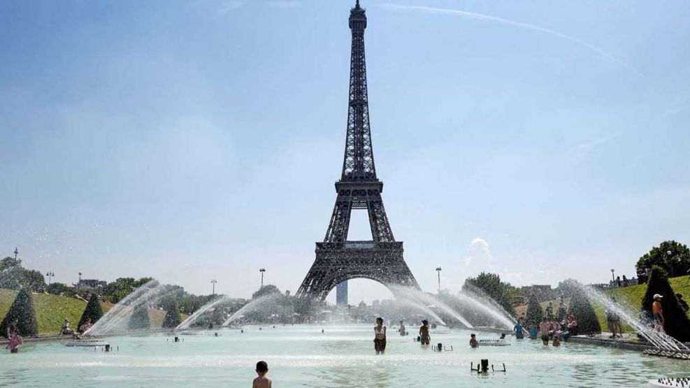 12_07_2026_paris_torre_eiffel_calor_afp_g