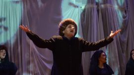 La obra de teatro del circuito off que agota sus localidades en el Abasto: una reversión inusual de un clásico