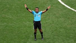 Quién es Iván Barton, el árbitro salvadoreño que hará historia en la semifinal entre Francia y España