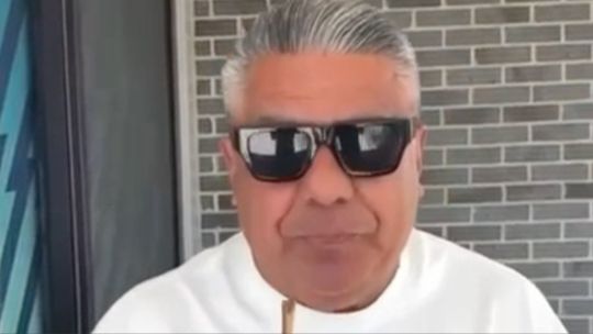 Claudio "Chiqui" Tapia celebró la clasificación argentina con un video pero un insólito error captó la atención de los seguidores