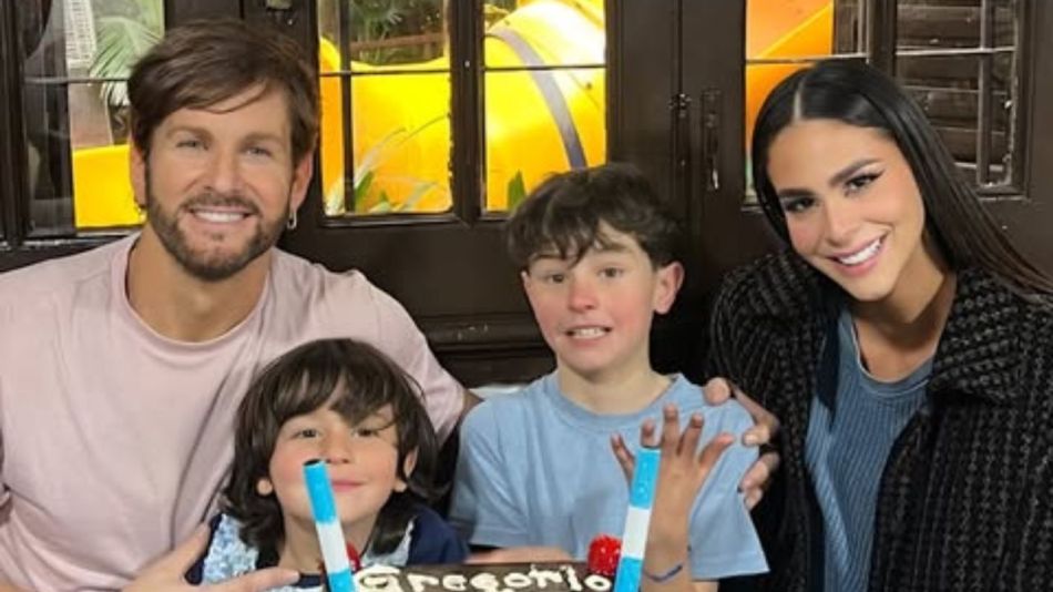 Alex junto a sus hijos, Fermín y Gregorio
