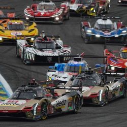 Imagen del piloto británico, Will Stevens, de Cadillac Hertz Team Jota, conduciendo el Cadillac V-Series.R durante las 6 Horas de Sao Paulo del Campeonato Mundial de Resistencia de la Federación Internacional del Automóvil (FIA WEC, por sus siglas en inglés), en el Autódromo José Carlos Pace, en la ciudad de Sao Paulo, Brasil. | Foto:Xinhua/Paulo Lopes