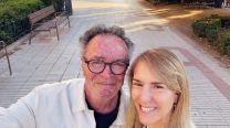 Así es la cocina de Marina Borenztein y Oscar Martínez en Marbella: doble piso, deco oliva y muebles shaker