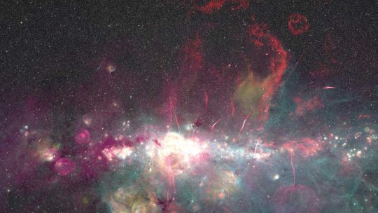 ¿Frambuesas en el cosmos? Descubren un azúcar complejo flotando en la Vía Láctea que explica el origen de la vida