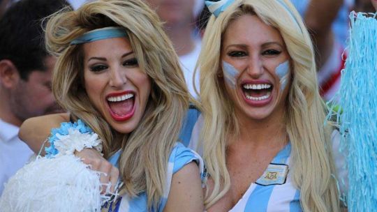 El pelotazo en pleno partido de Argentina que sacudió a las hermanas Xipolitakis