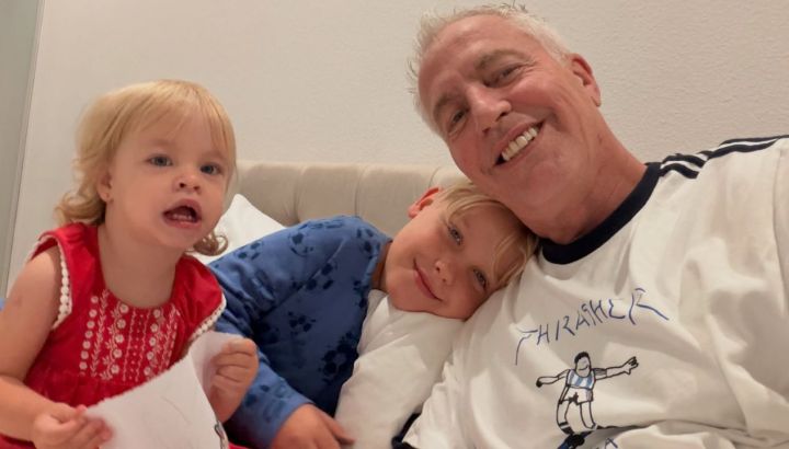 La educación Mirko y Milenka, los hijos de Marley: pensada en tres idiomas, cuidados por la inteligencia artificial y sin trato especial