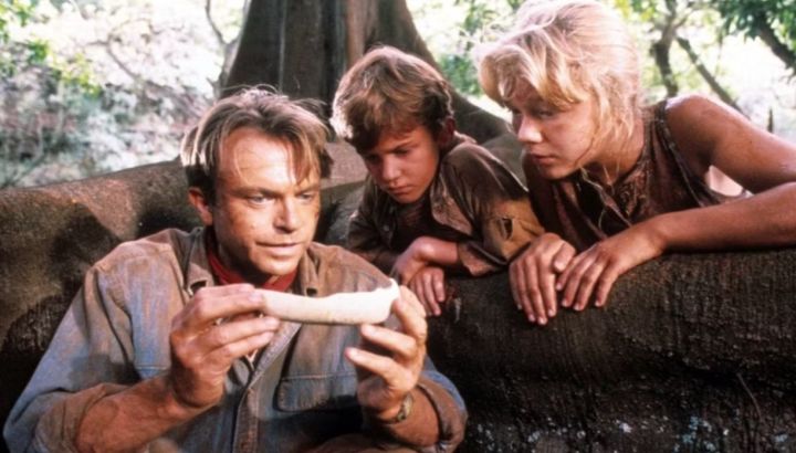El video de Joseph Mazzello, que interpretó al niño de "Jurassic Park", tras la muerte de Sam Neill: reveló un gran gesto del actor