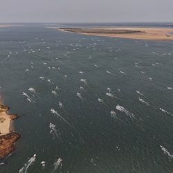 El evento no solo atrae a pescadores, sino también a miles de turistas que cada año visitan la villa correntina para disfrutar de una de las celebraciones más representativas del litoral argentino.