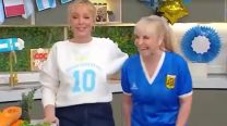 Claudia Villafañe se puso la camiseta de Maradona contra los ingleses
