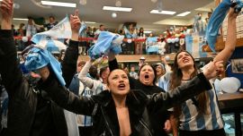 Cómo ver Argentina vs Inglaterra con menos delay y evitar que los vecinos te griten los goles antes