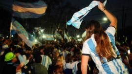 Incidentes durante el festejo en el Obelisco por el triunfo de la Selección: robo de celulares, piedrazos y botellazos